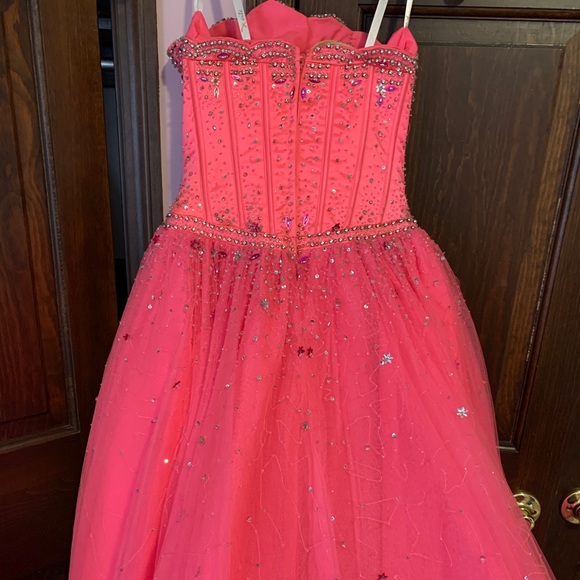 Formal dress. Purchased for $400. Size 4. - Picture 2 of 3